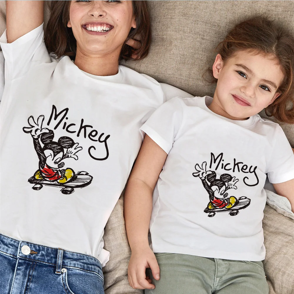 

2021 New Hot Sale White Family Matching Clothes Mommy And Me Father Son Short Sleeve Tshirts Harajuku Mickey Mouse Family Look T