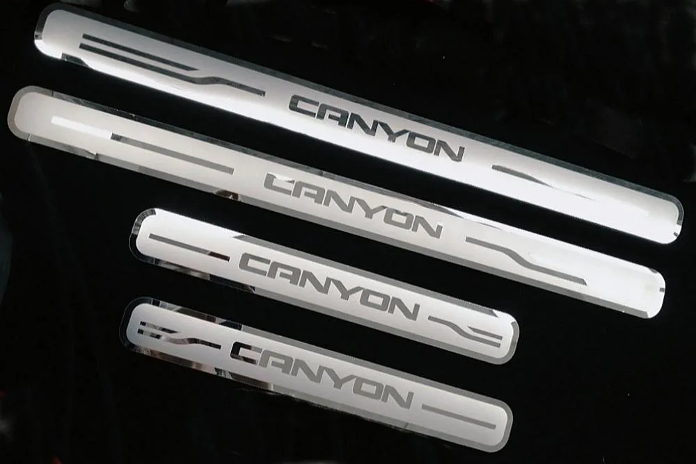 

Накладка на порог двери автомобиля для GMC CANYON 2016-2020, защитная наклейка из нержавеющей стали на порог двери для нового GMC CANYON 4 шт.