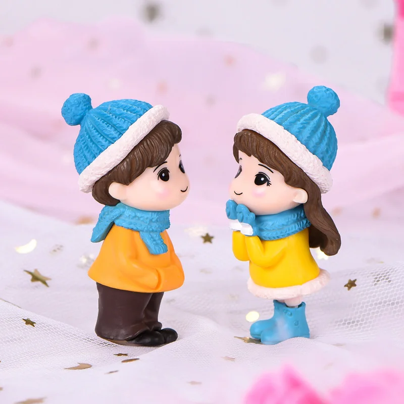 

2Pcs/set Couple Boy Girl Figurines Fairy Garden Miniatures Ornament Gnome Moss Valentine's Day Gift Resin Crafts Home Decoration