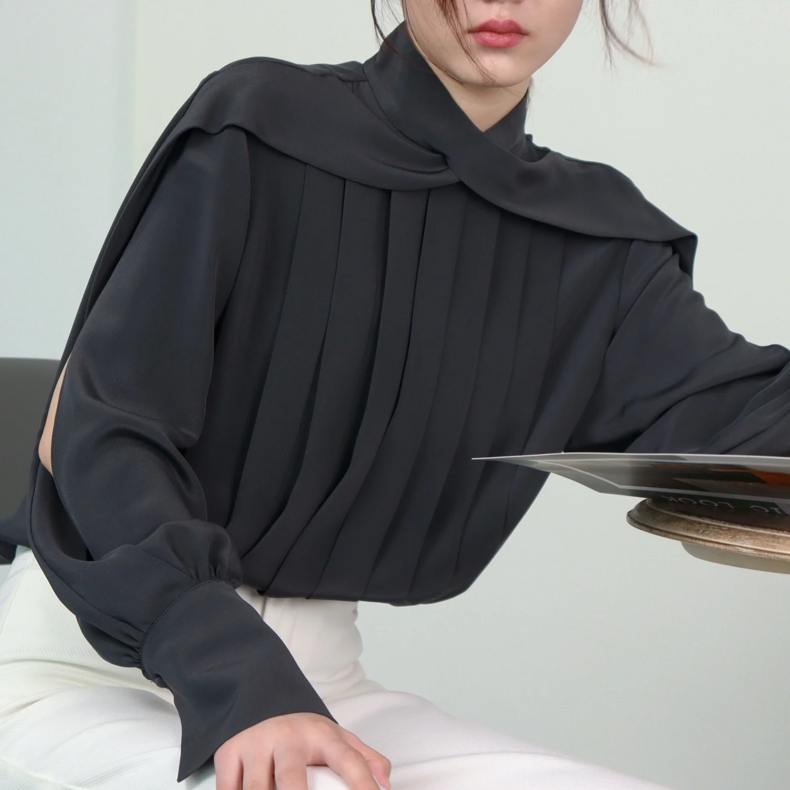 

Winni celh silk the r0w button top