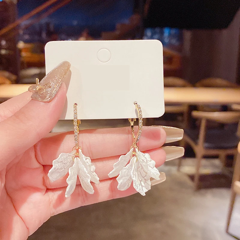 

Elegant White Flower Earrings Diamond Petal Fashion Jewelry Earrings Women's Wedding Party Girl Gift 2021