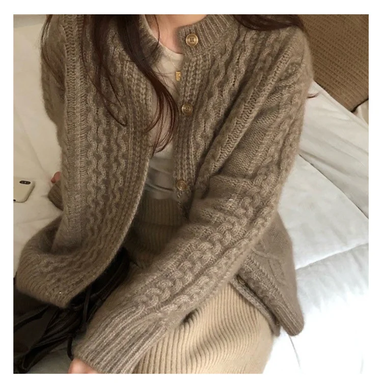 

Early autumn new cashmere cardigan women's thickened twist short solid color loose lazy wind wool sweater coat nine