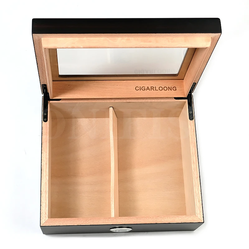 

Humidor Box Cedar Wood Humidor Box with Humidifier Humidifier CLA-20EAA Can hold about 50 cigars