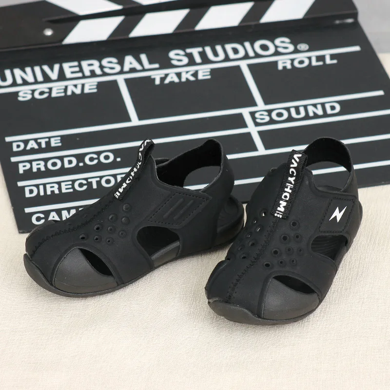 Летние новые пляжные туфли на мягкой подошве для мальчиков и девочек модные