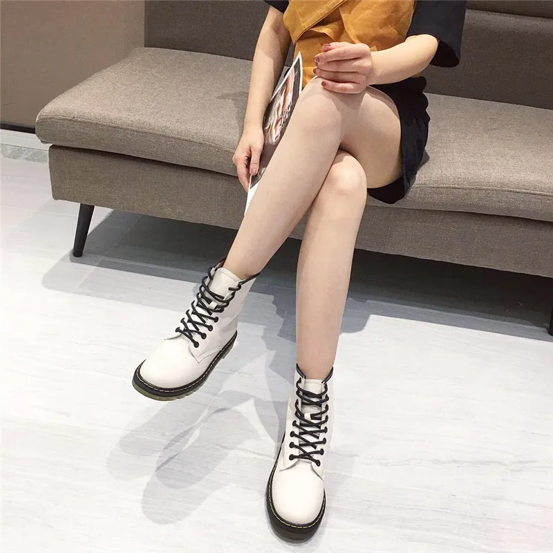 Bootee/ женские ботинки на низком каблуке; женские ботильоны; роскошные дизайнерские ботинки с круглым носком; женские короткие ботинки со шнуровкой в стиле рок