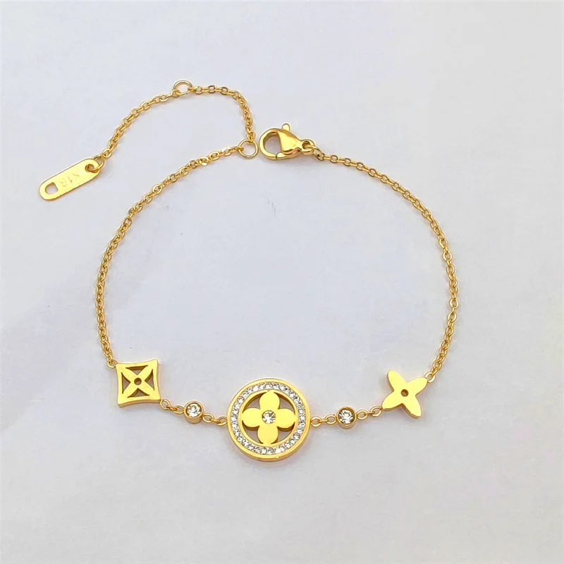 

Японский и южнокорейский L Home простой бриллиантовый 18K золотой женский браслет из нержавеющей стали с полым цирконием легкий роскошный брас...