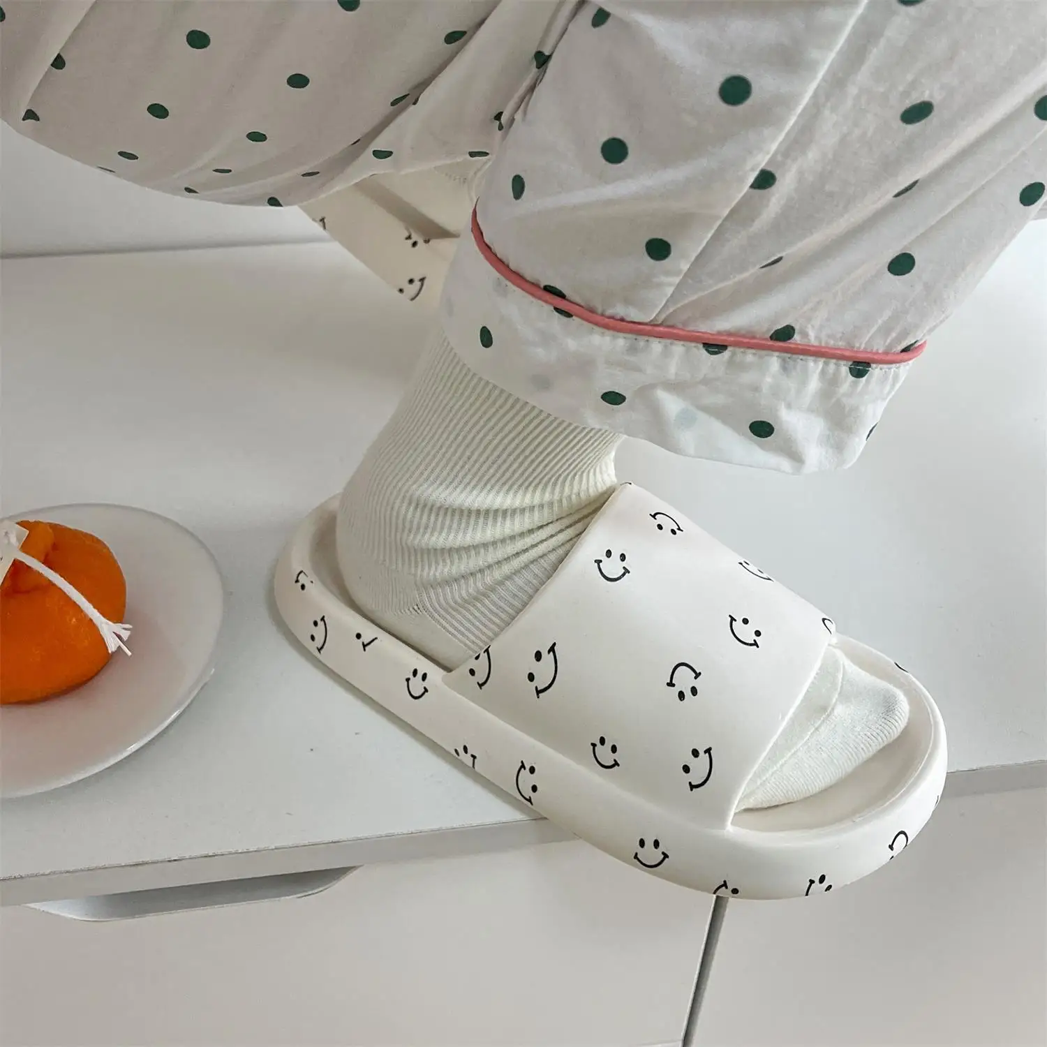 Удобные симпатичные Тапочки с героями мультфильмов домашние Нескользящие