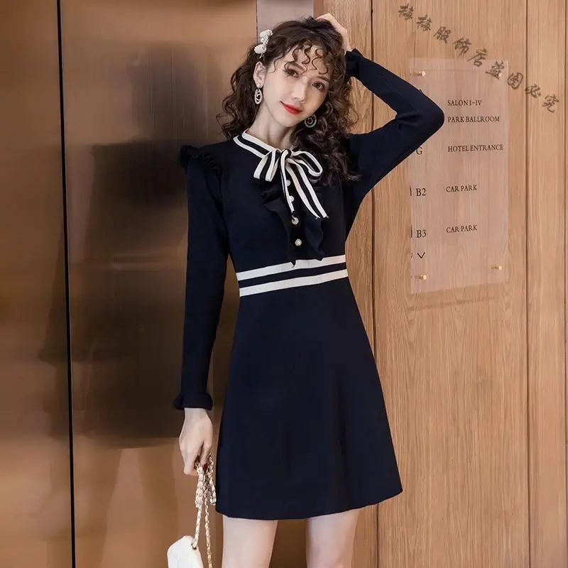 

2020 new large size women's autumn and winter Hepburn wind port retro slim slim small fragrant wind knitted dress tide