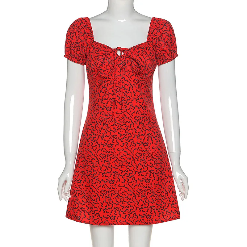 Повседневное летнее мини-платье с бантом и шнуровкой низким вырезом открытой