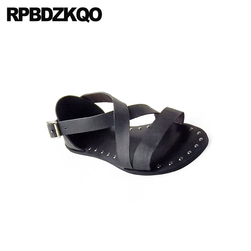 Туфли мужские в итальянском стиле плоская подошва с заклепками модные