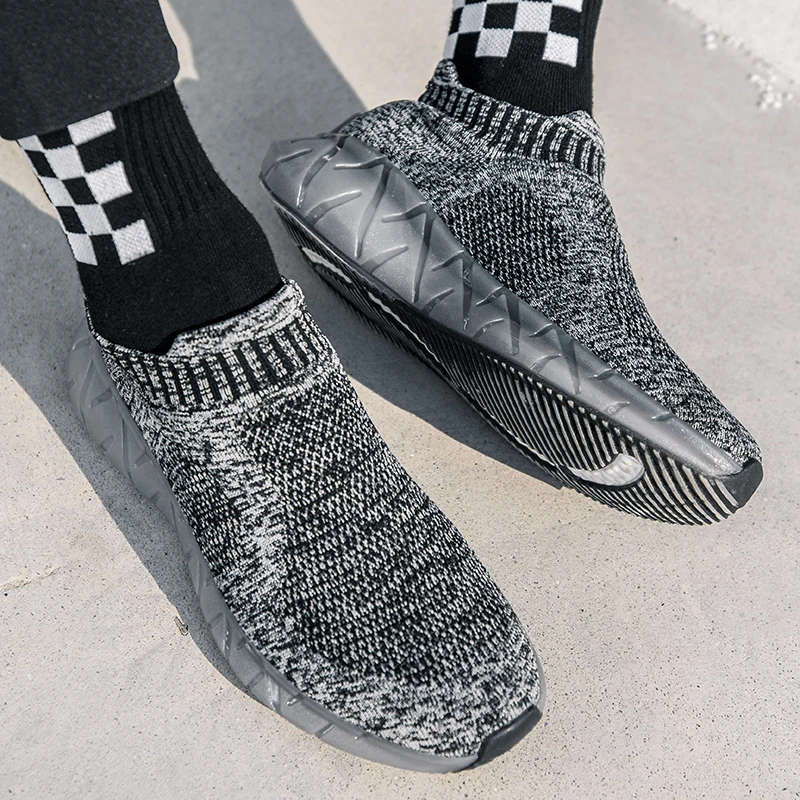 

Super Cool 2020 Running Shoes For Men Mid-Top Sport Sock Shoes Men Brand Designer Men Jogging Shoes Breathable Mens Gym Sneakers