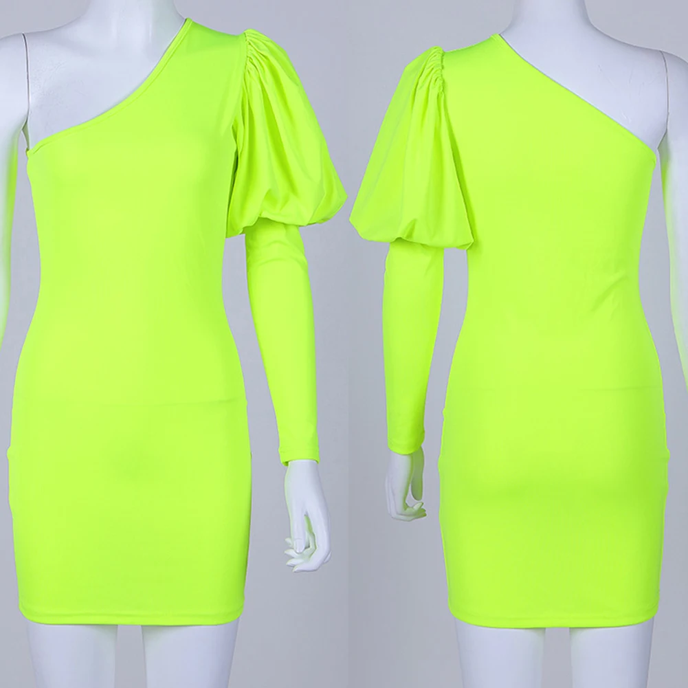 Новое женское короткое платье с длинным рукавом и открытыми плечами модное