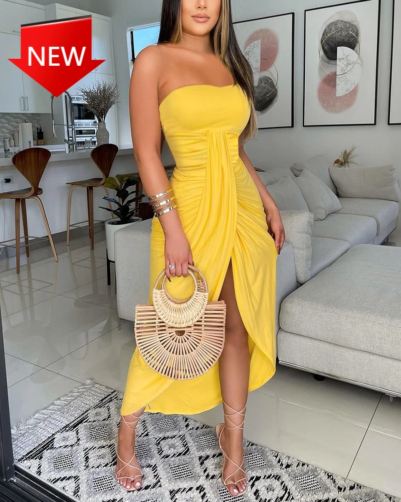 

Однотонное Макси-платье с открытыми плечами и высоким разрезом