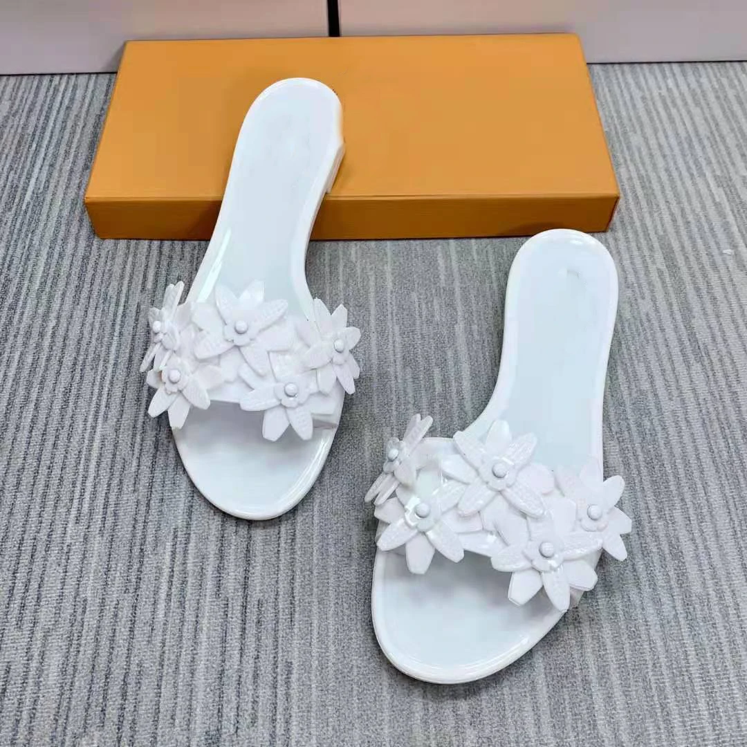 

Vallu 2021 summer classic new small flowers leisure all-match vacation beach essential jelly sandals