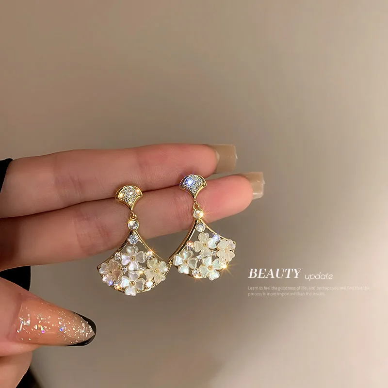 

Real Gold Plated 925 Silver Needle Diamond Inlaid Flower Earrings Korean Fan-shaped Hollow Out Design Fashion Super Fai