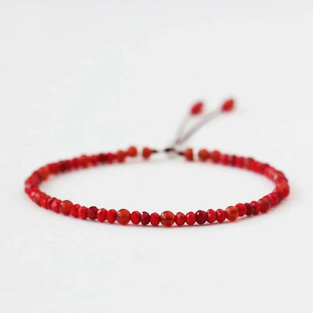 Женский браслет ручной работы из натурального камня тонкий с маленькими