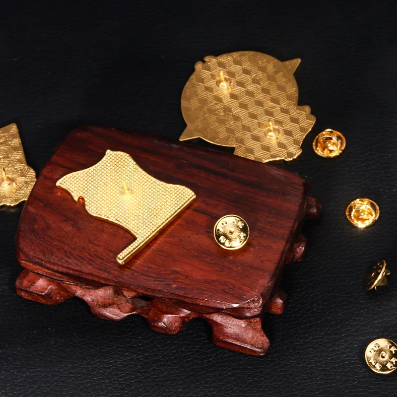 Значок с изображением флага Токио из аниме Мстители | Украшения и аксессуары