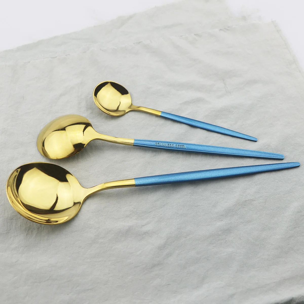Набор столовых приборов синего и золотого цвета столовая посуда набор из