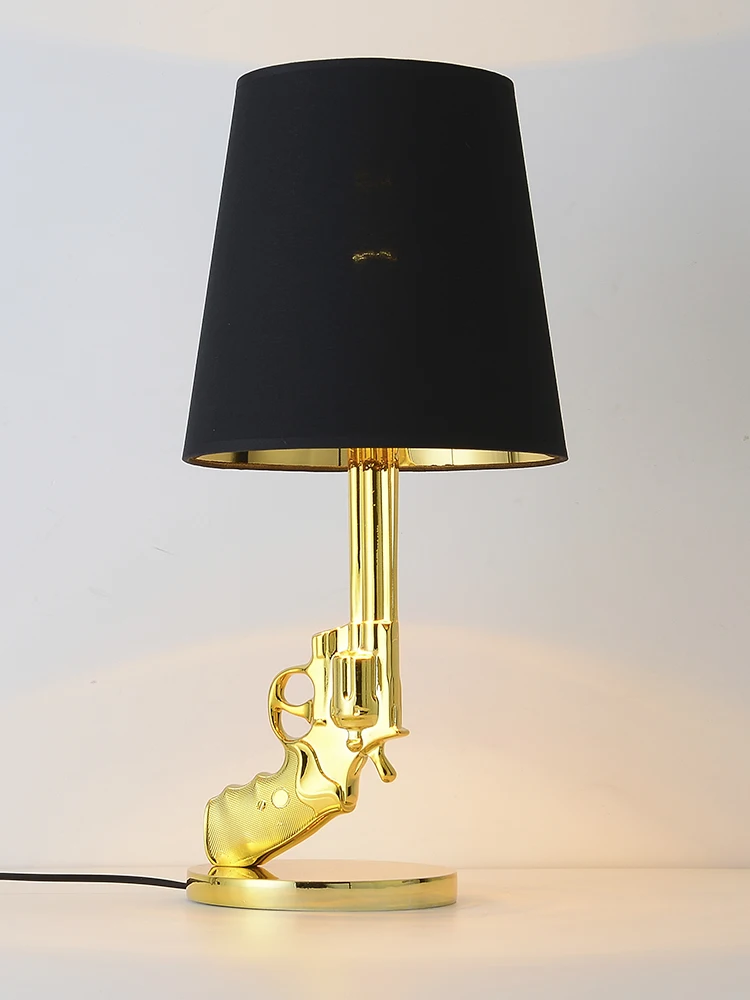 Постмодернисветильник Серебристая и Золотая осветительная лампа AK47 в