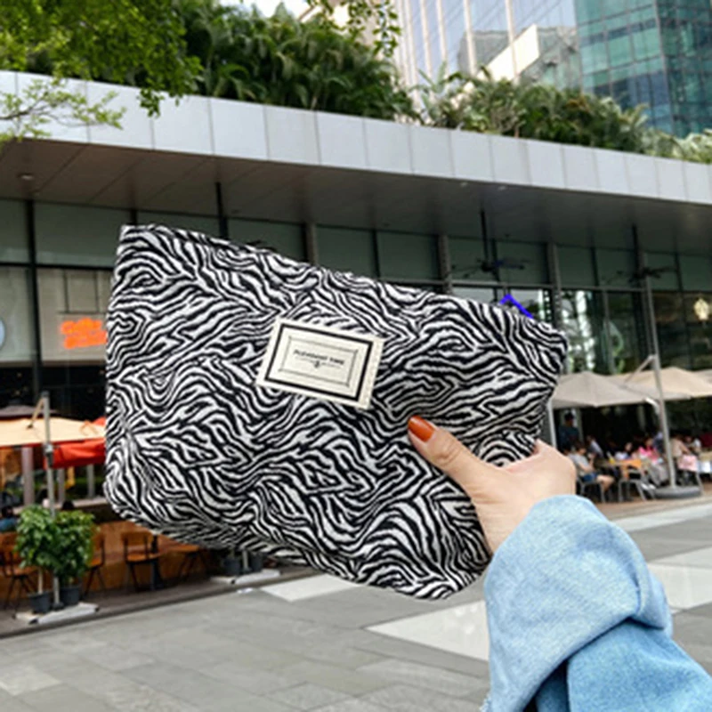 

New Leopard Print Cosmetic Bag Korean Women Plaid Cosmetic Pouch Large Capacity Female Travel Make Up Storage Bag Beauty Cases