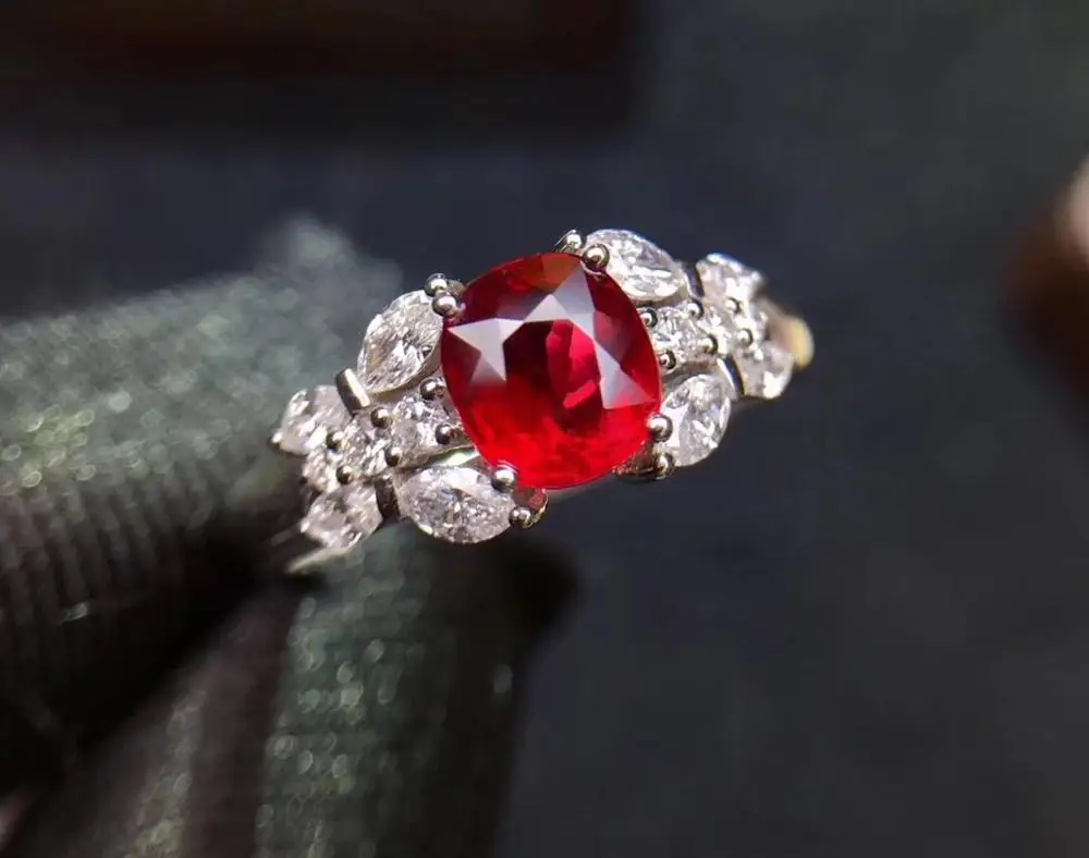 Кольцо женское из чистого 18 каратного золота с натуральным красным Рубином 1 01