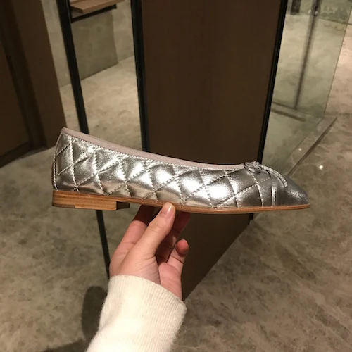 Sliver Quilted Женская обувь; Лидер продаж; дышащая обувь; женская обувь из натуральной кожи; Новые Модные балетки на плоской подошве для женщин; большие размеры 34-42 - Цвет: Sliver Quilted
