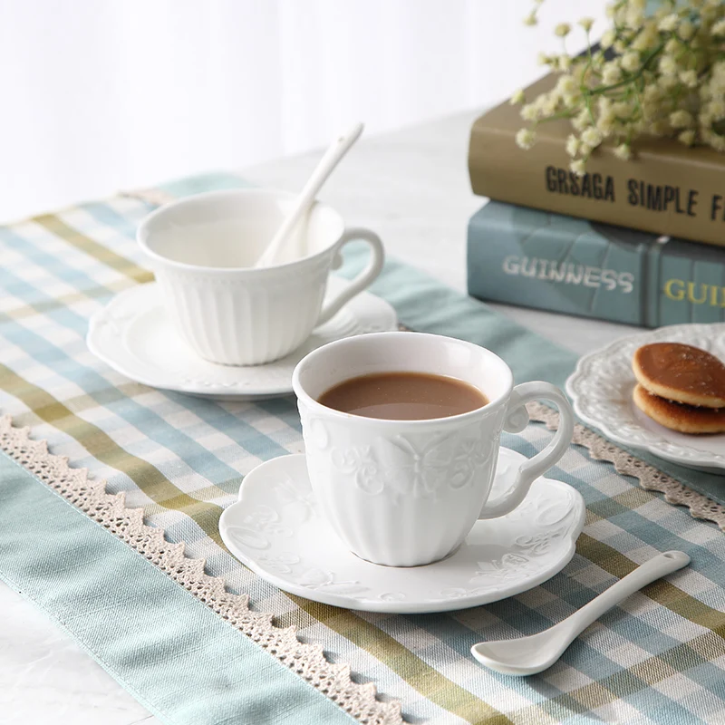 Кофейная чашка в европейском стиле с блюдцем ложкой белая керамическая