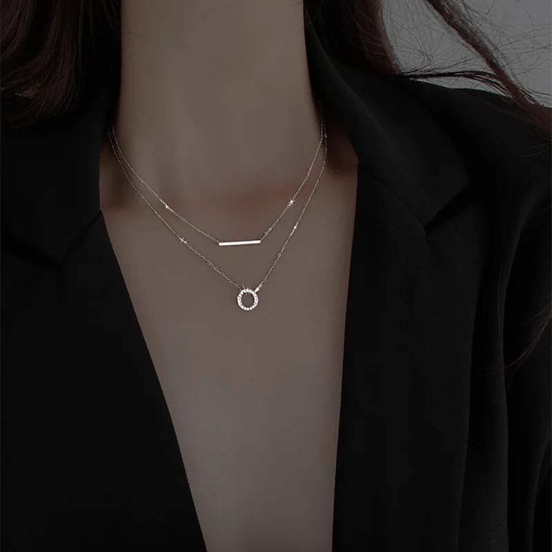 

Double - layer necklace inlaid with circle a word necklace female niche design light luxury clavicle sweater chain tide