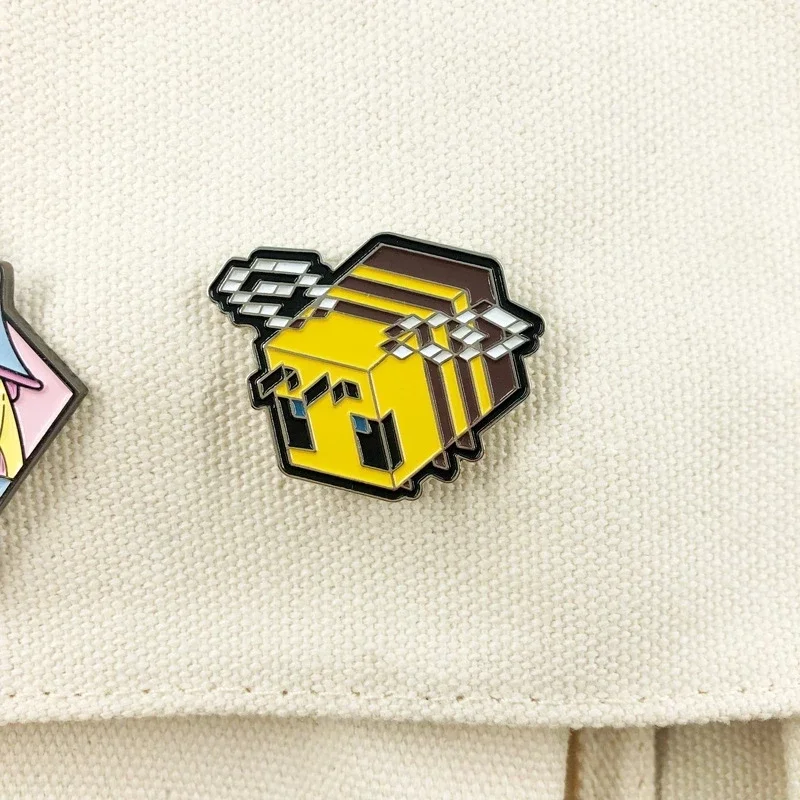 Creative Game Model Brooch Animal Pixel Bee Soft Enamel Pin Cute Cartoon Lapel Medal Badge Minecrafts Collectable Jewelry Gift | Украшения