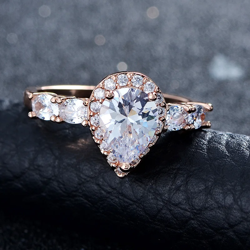 Модное ювелирное изделие Свадебное женское кольцо с фианитом капля воды простой