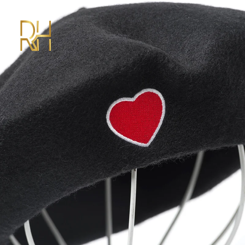 Женская зимняя шапка 100% шерсть берет плоская вышивка в виде сердца розовый цвет