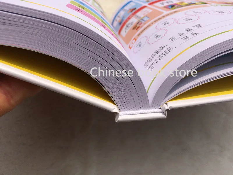 Книга с китайскими иероглифами включая 1442 книжек изображениями ханзи пиньинь