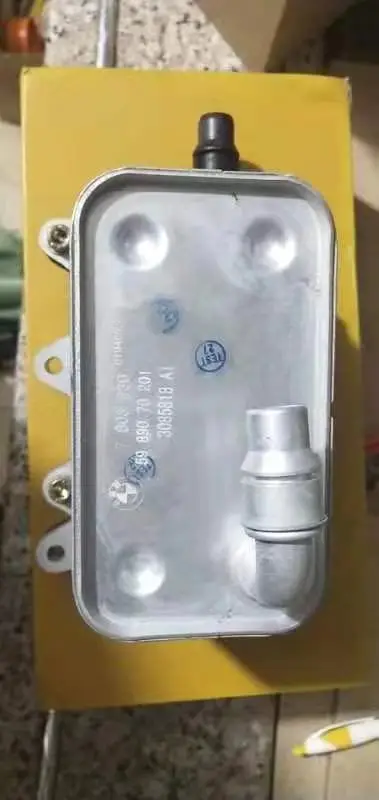 Масляный радиатор двигателя для BMW 520d 525d 530d OEM: 17217803830 17212249465
