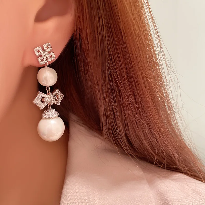 

Square flower pendant Pearl earrings female retro earrings inlaid with zircon simple flower Pearl earrings banquet wedding