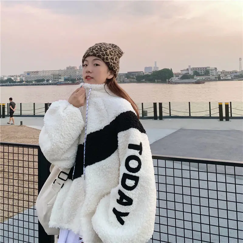

Lamb wool coat female Korean version of Harajuku BF color matching loose student cardigan warm coat plus velvet thick cotton win