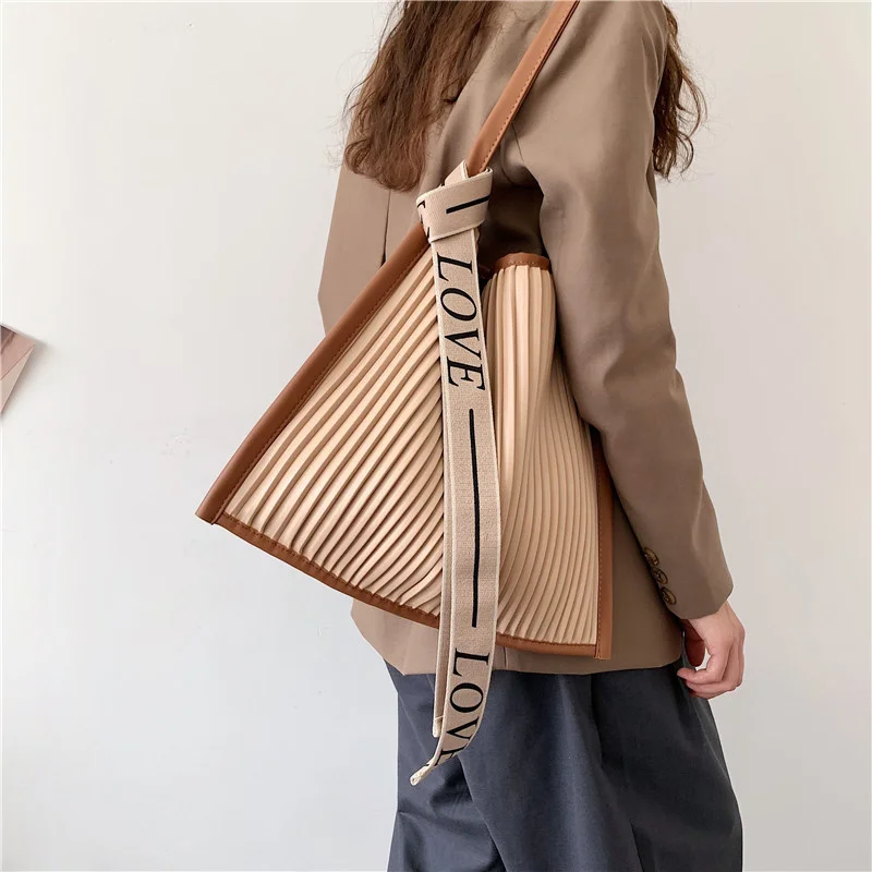 

Fashion Large Capacity Bag Women's Autumn New Fold Tote Bag Simple One Shoulder Armpit Bag Soft Bread