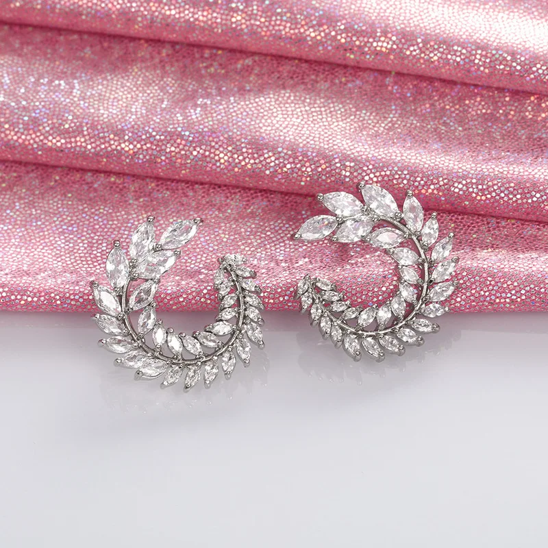 

2021 Elegant Marquise Leaf Shape Silver Color Earrings Good Quality Brilliant Zircon Trendy Jewelry Party Stud Earring for Women