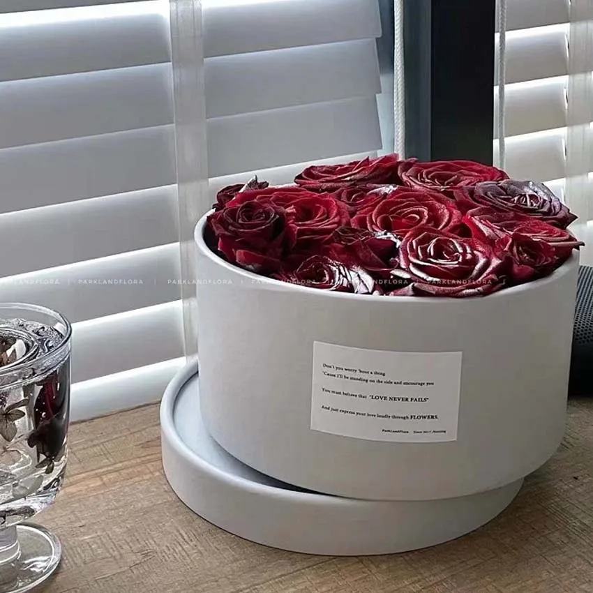 Жесткая картонная подарочная коробка для цветов круглая с крышкой упаковка розы