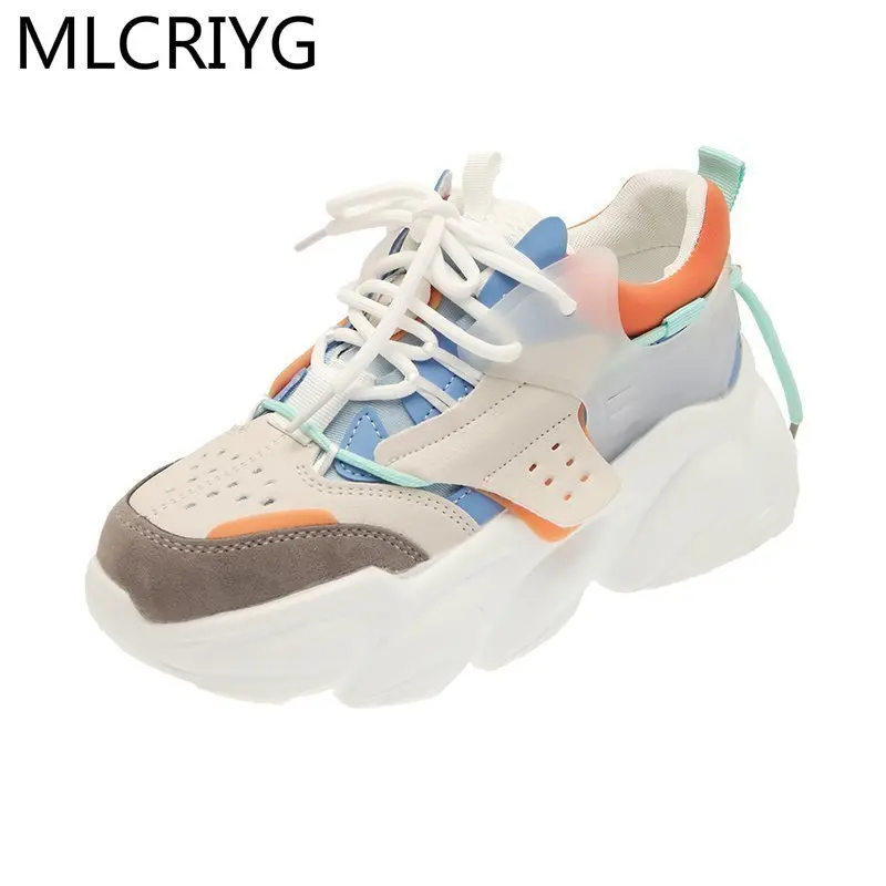 

Женские кроссовки со шнуровкой, черные или белые повседневные кожаные дышащие универсальные спортивные кроссовки на массивной платформе, ...