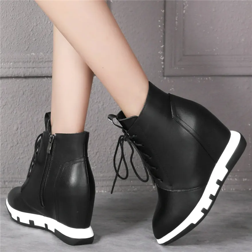 Женские высокие кроссовки из натуральной кожи на шнуровке танкетке с острым