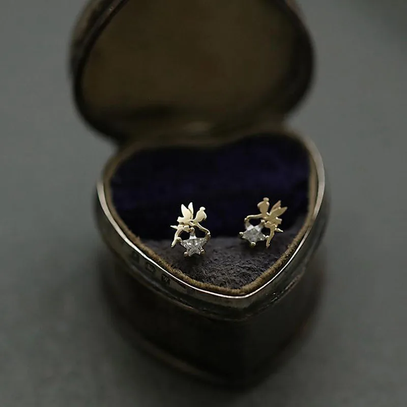 

Серьги-гвоздики женские из серебра 925 пробы с фианитами