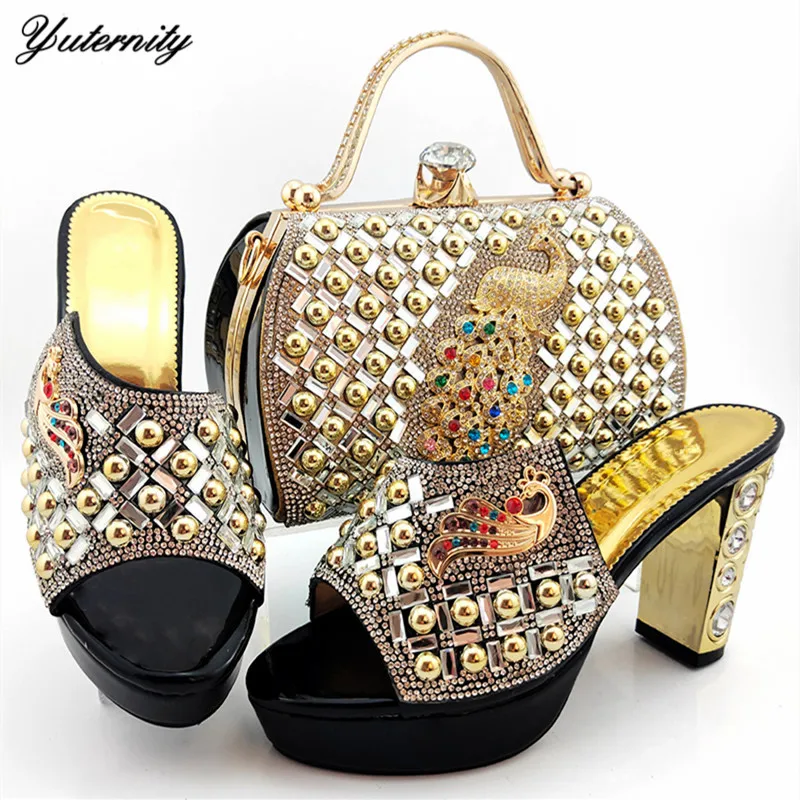 Комплект из туфель и сумочки в африканском стиле со стразами форме павлина