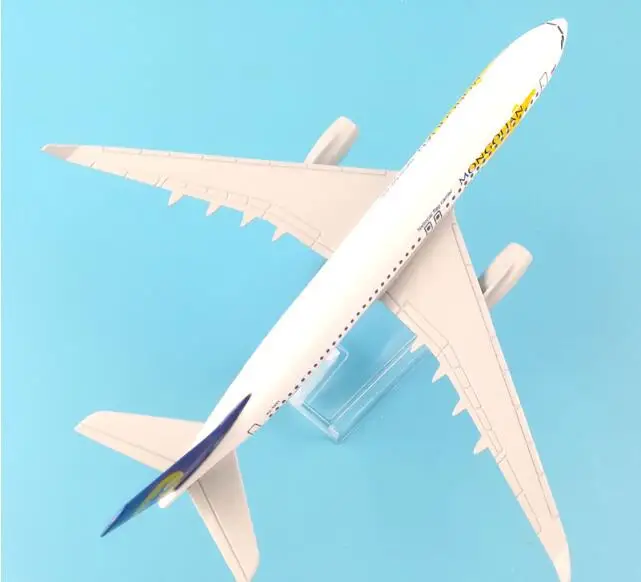 Модель самолета Boeing 767 Airways B767 из металлического сплава 16 см|Вертолеты самолеты