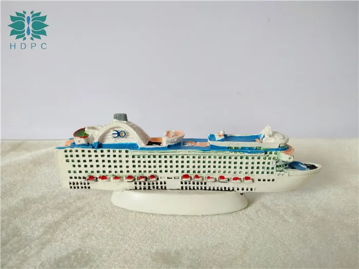 

resin figure World luxury cruise ship Houde psychological sand ware sand table handicraft ornament photography props box court