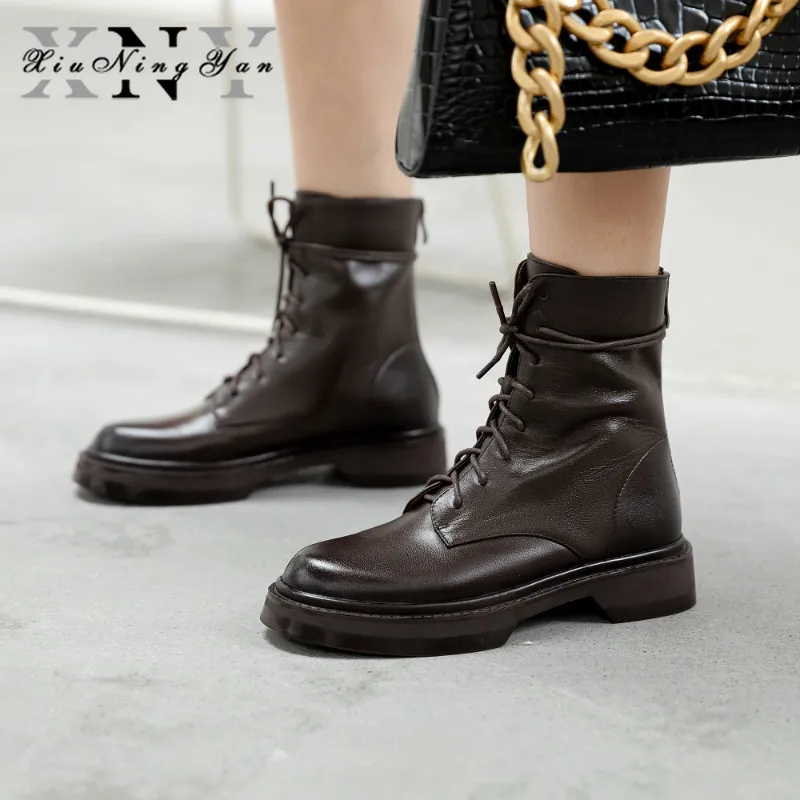 

Xiuningyan/женские мотоциклетные ботинки; Короткие ботинки из натуральной кожи в стиле панк; Женские ботильоны на квадратном каблуке со шнуровк...