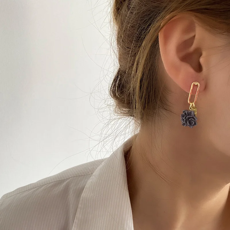 

2021 Summer 3D Irregular Acrylic Purple Rose Flower Earrings Vintage Metal Oval Green Leaf Plant Drop Earrings for Women Gifts