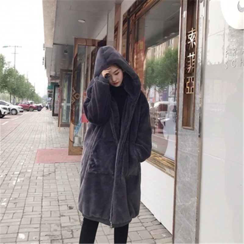 Шуба женская из искусственного кроличьего меха с капюшоном и длинным рукавом