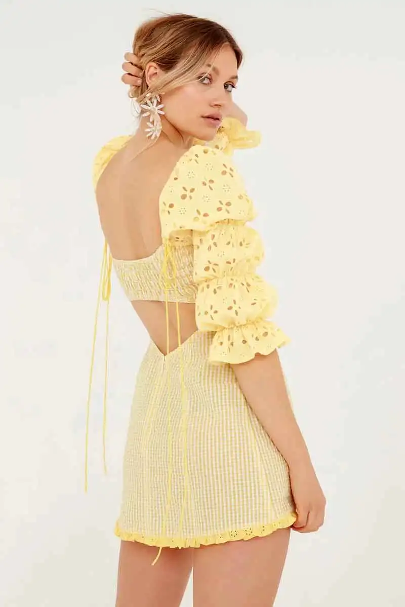Женское летнее платье с вырезом желтое Бохо квадратным и вырезами на спине