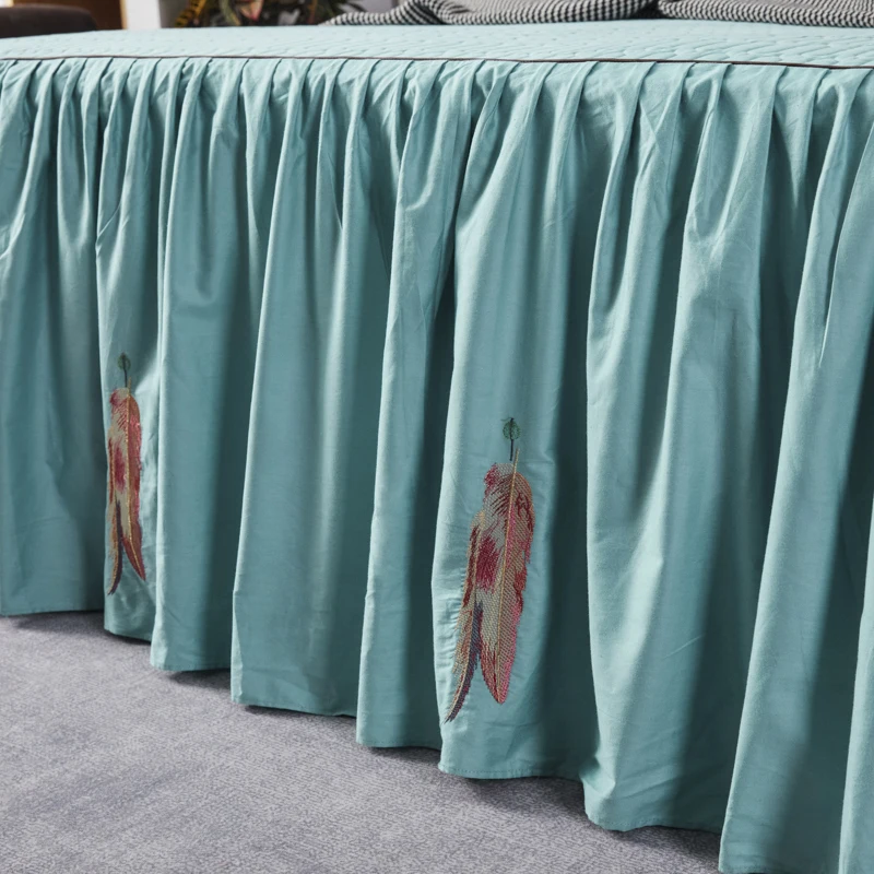 

Embroidery Quilted Bed Cover Queen King Size Solid Color Double Pleated Dust Ruffle Bedskirt with 2 Pillowcases Soft 3pcs