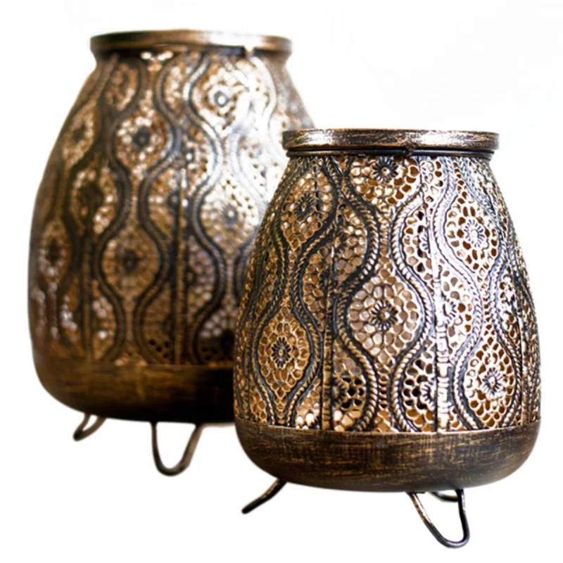 Ретро чёрный золотой полый железный резной подсвечник сделано в старинном стиле